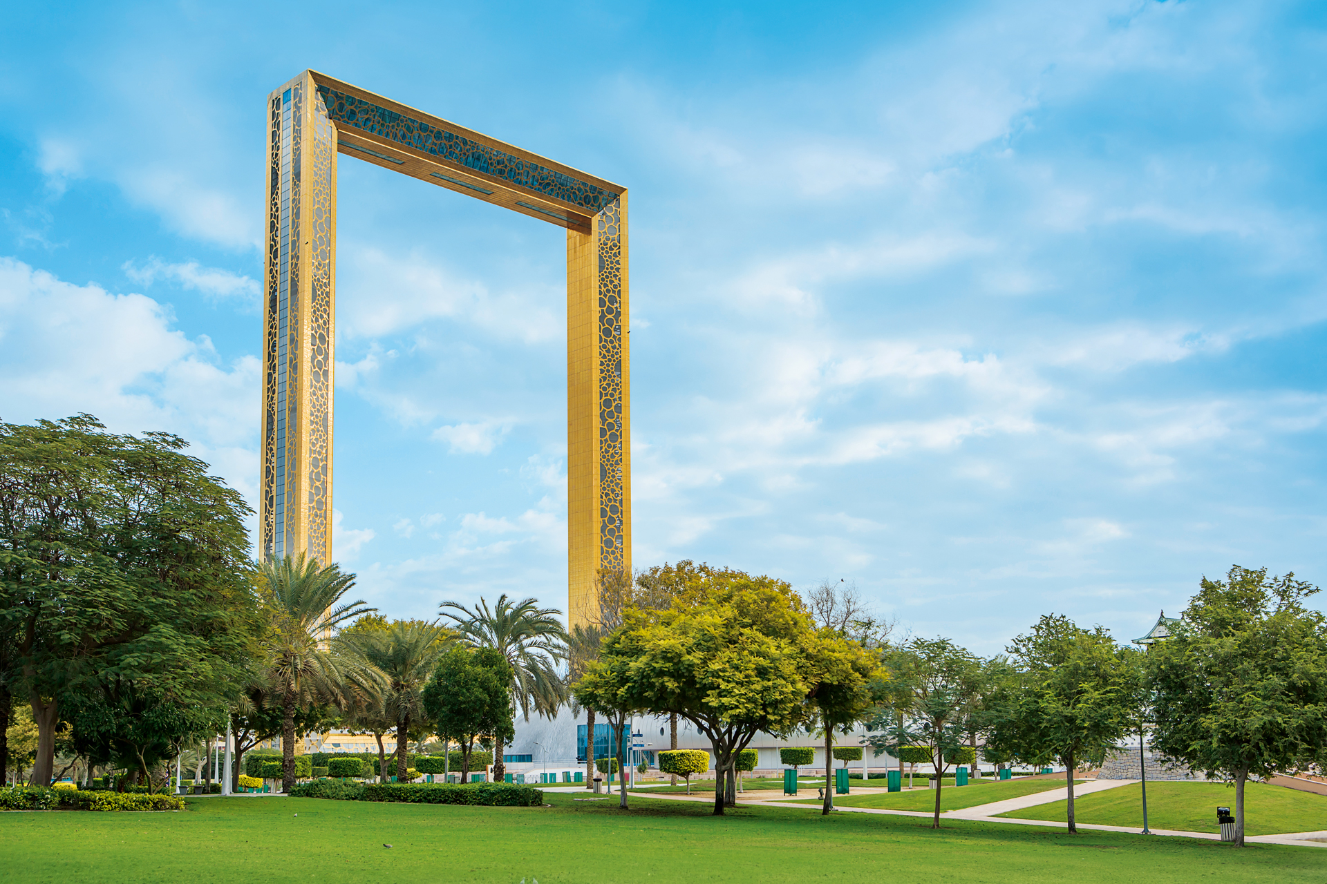 tRv6BDQN Dubai Frame