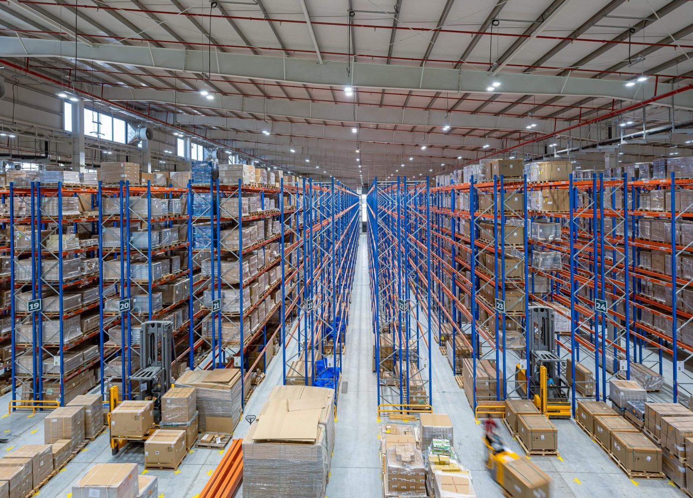 DB Schenker Global Logistics Solutions Dubai Warehouse photographer storage photography distribution industrial factory United Arab Emirates Abu Dhabi Dubai 03